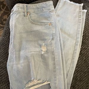 NWOT Wild fable light wash skinny jeans with distress
